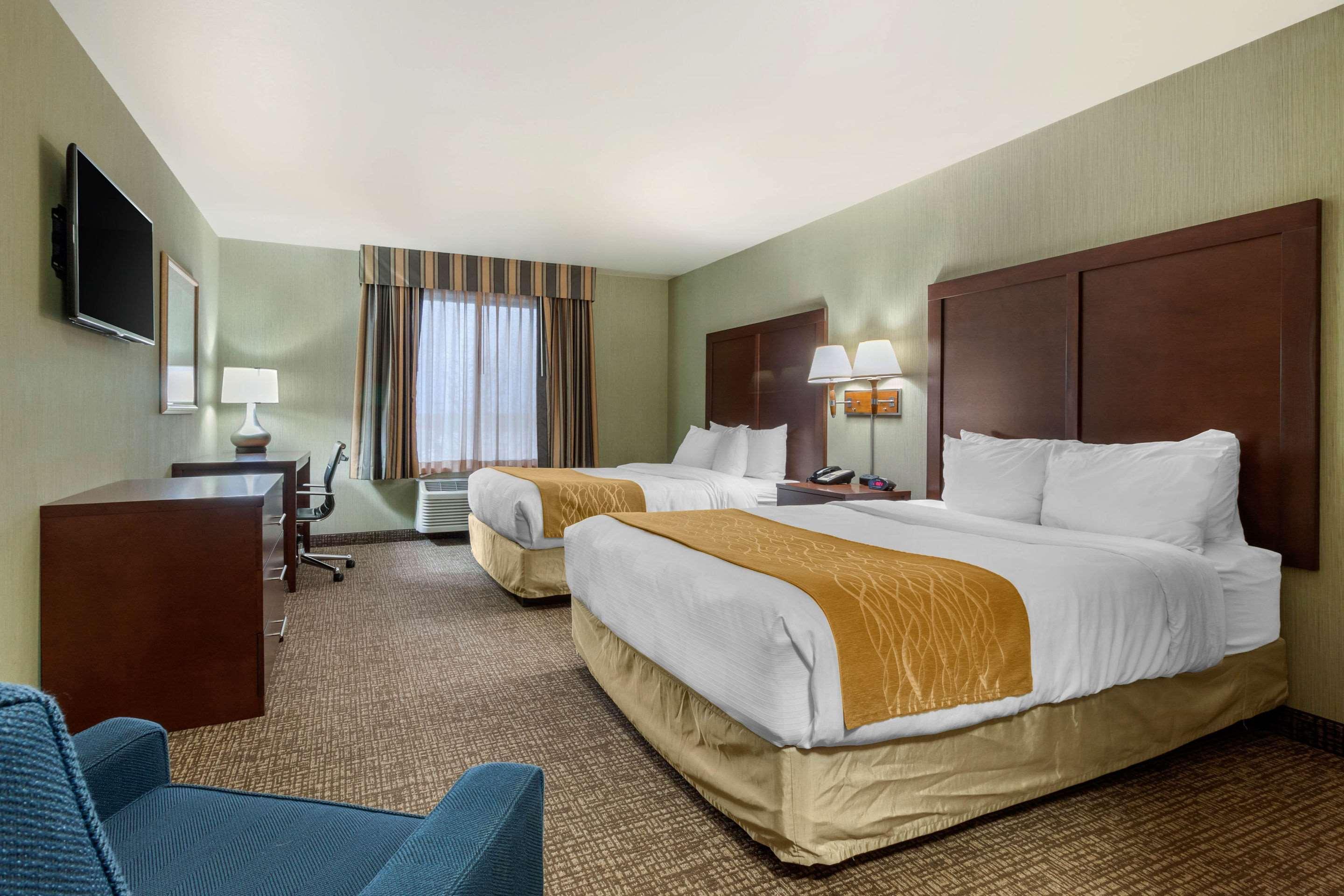 Comfort Inn & Suites Mitchell I-90 Buitenkant foto