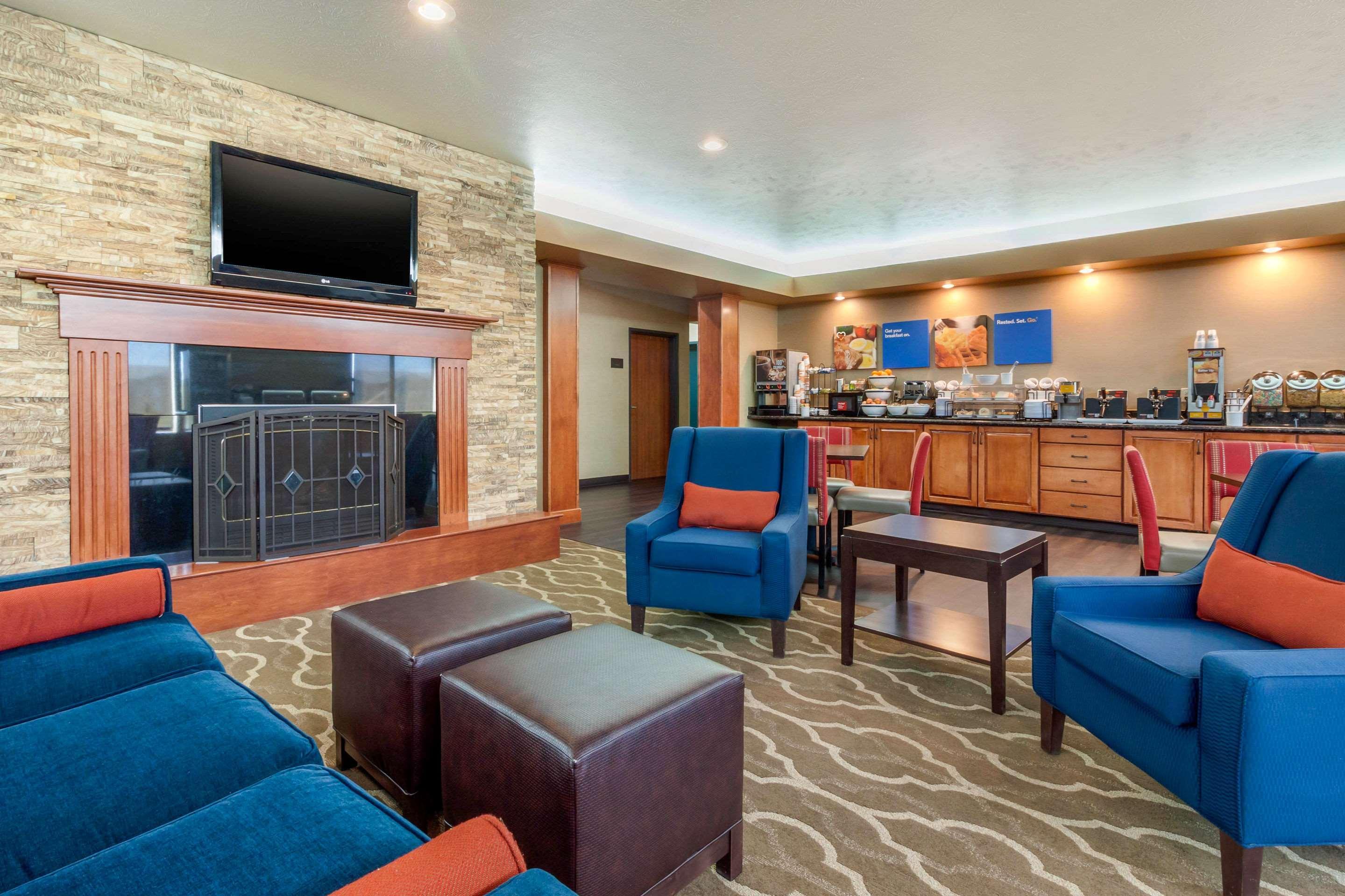 Comfort Inn & Suites Mitchell I-90 Buitenkant foto