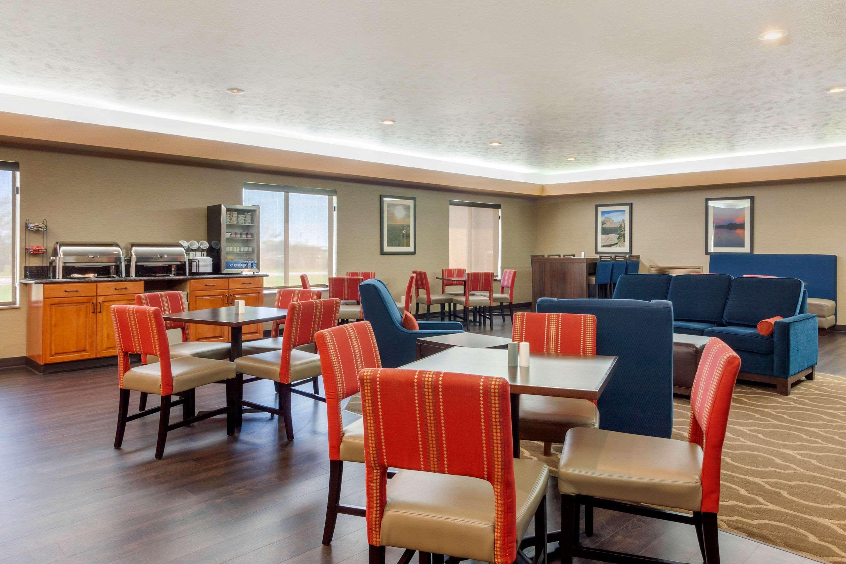 Comfort Inn & Suites Mitchell I-90 Buitenkant foto