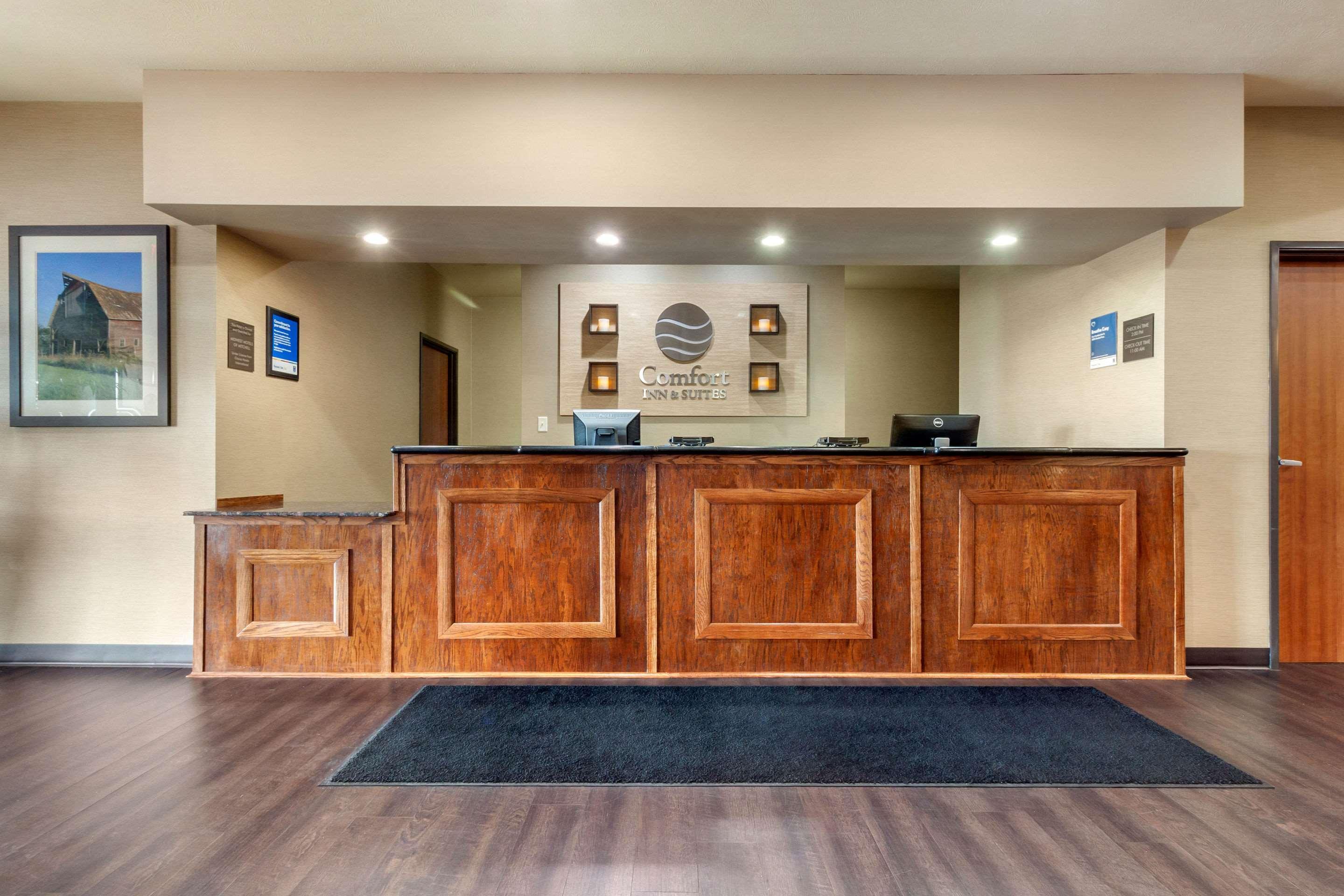 Comfort Inn & Suites Mitchell I-90 Buitenkant foto