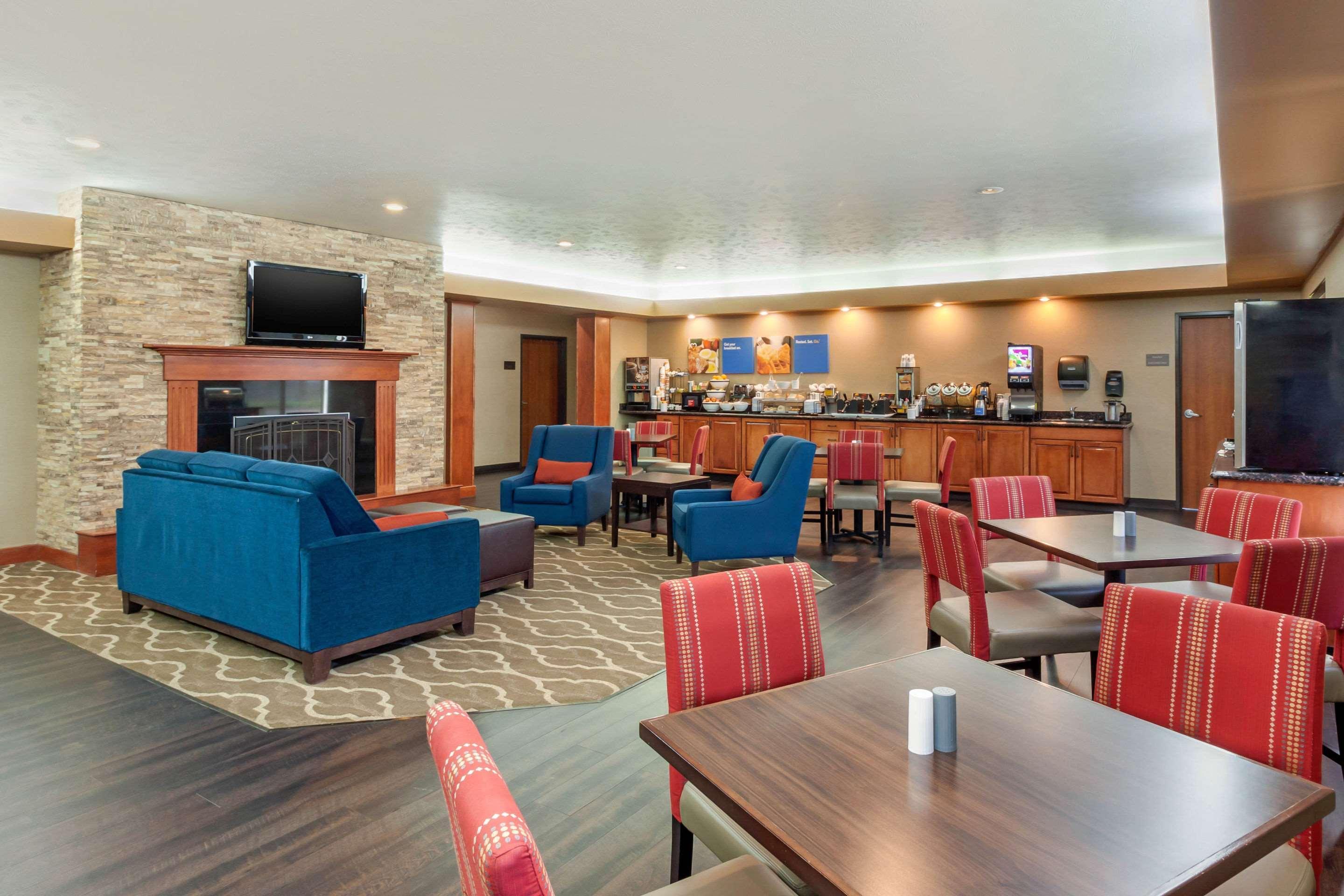 Comfort Inn & Suites Mitchell I-90 Buitenkant foto