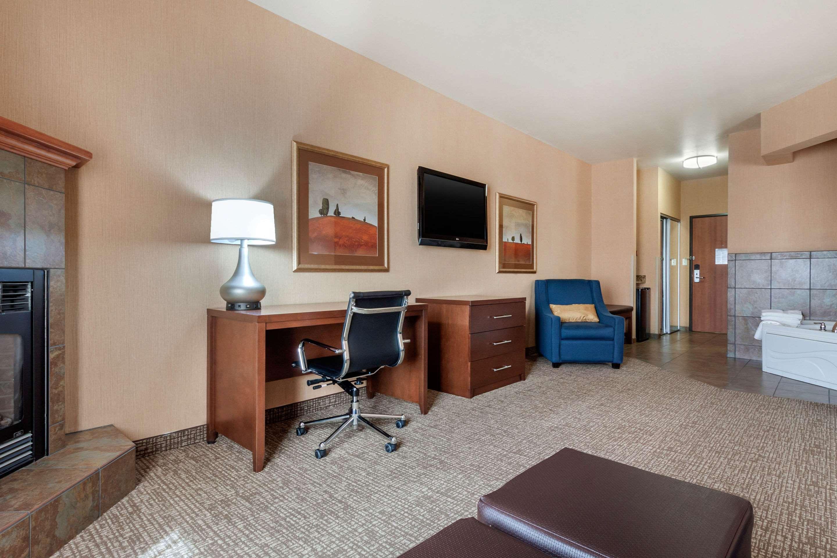 Comfort Inn & Suites Mitchell I-90 Buitenkant foto