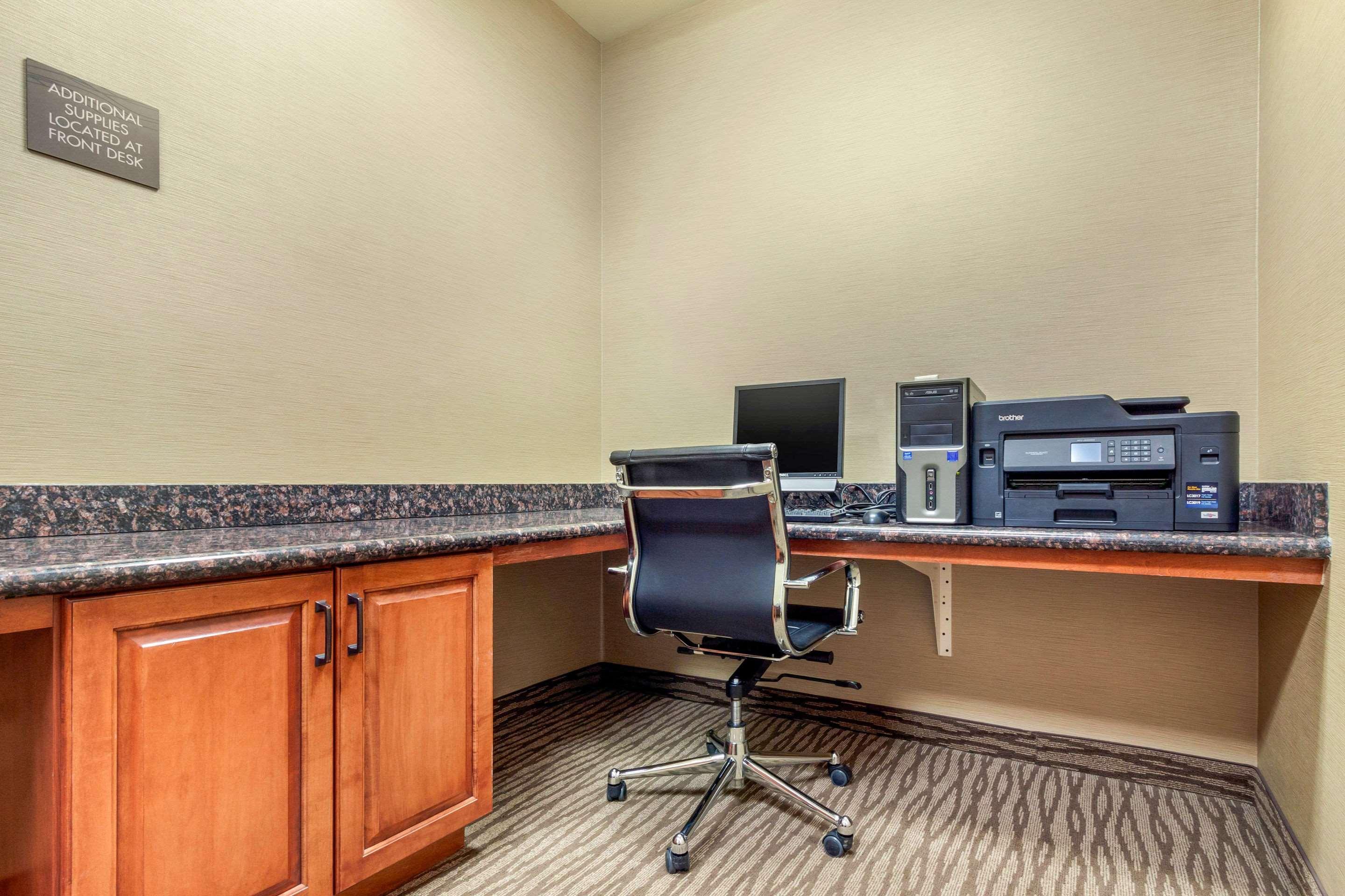 Comfort Inn & Suites Mitchell I-90 Buitenkant foto