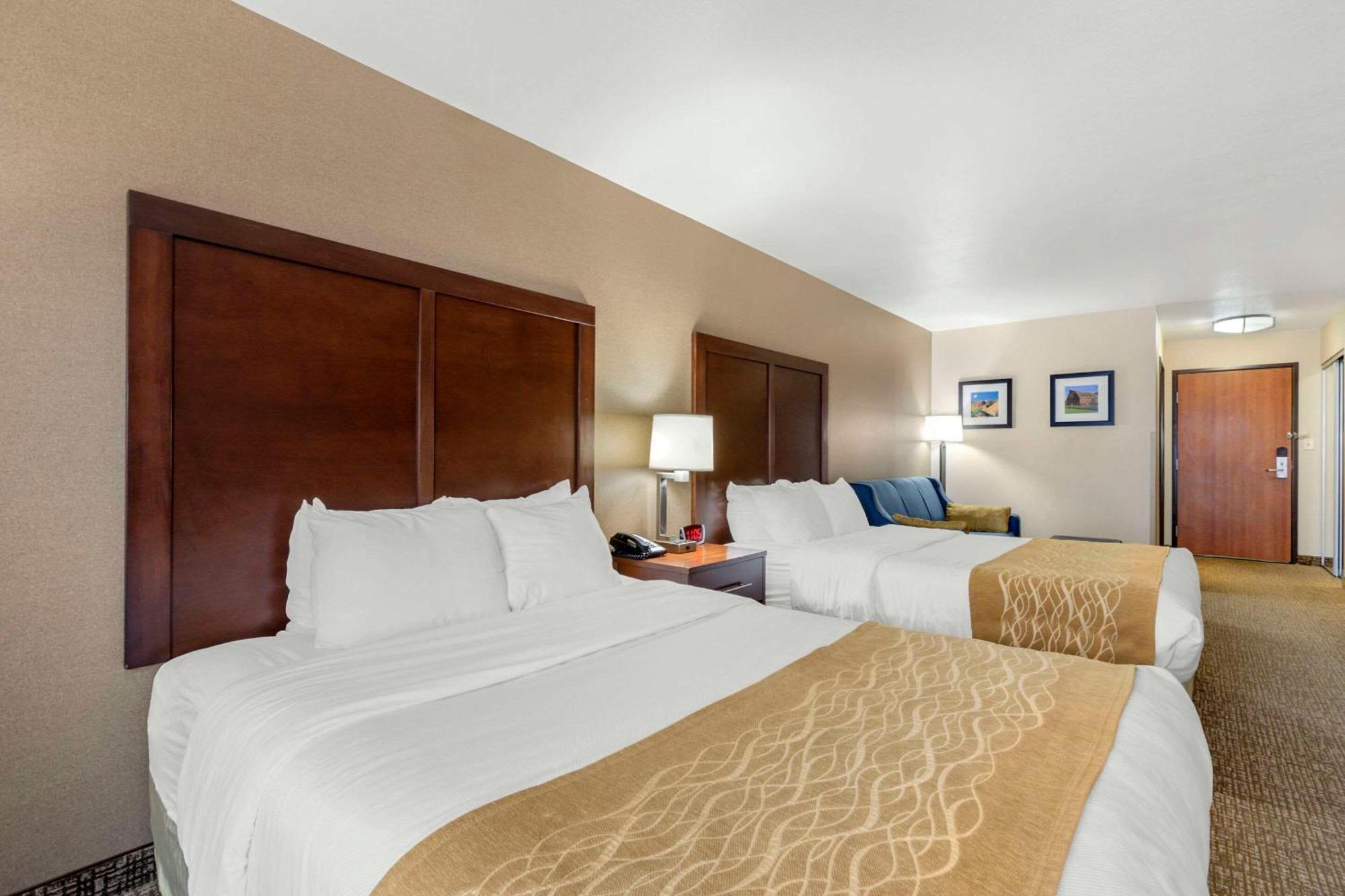 Comfort Inn & Suites Mitchell I-90 Buitenkant foto